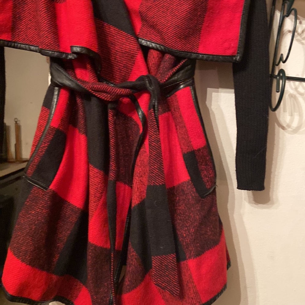 Baluoke Jacket - Picture 2 of 7